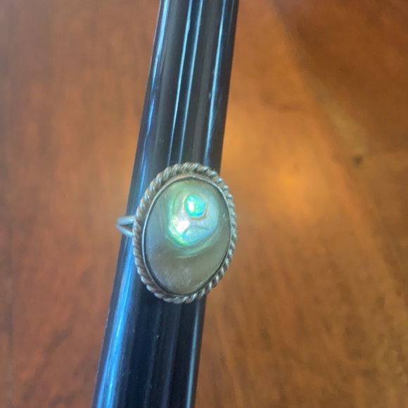 Gorgeous! Vintage Navajo Silver & Abalone Ring - Picture 2 of 9